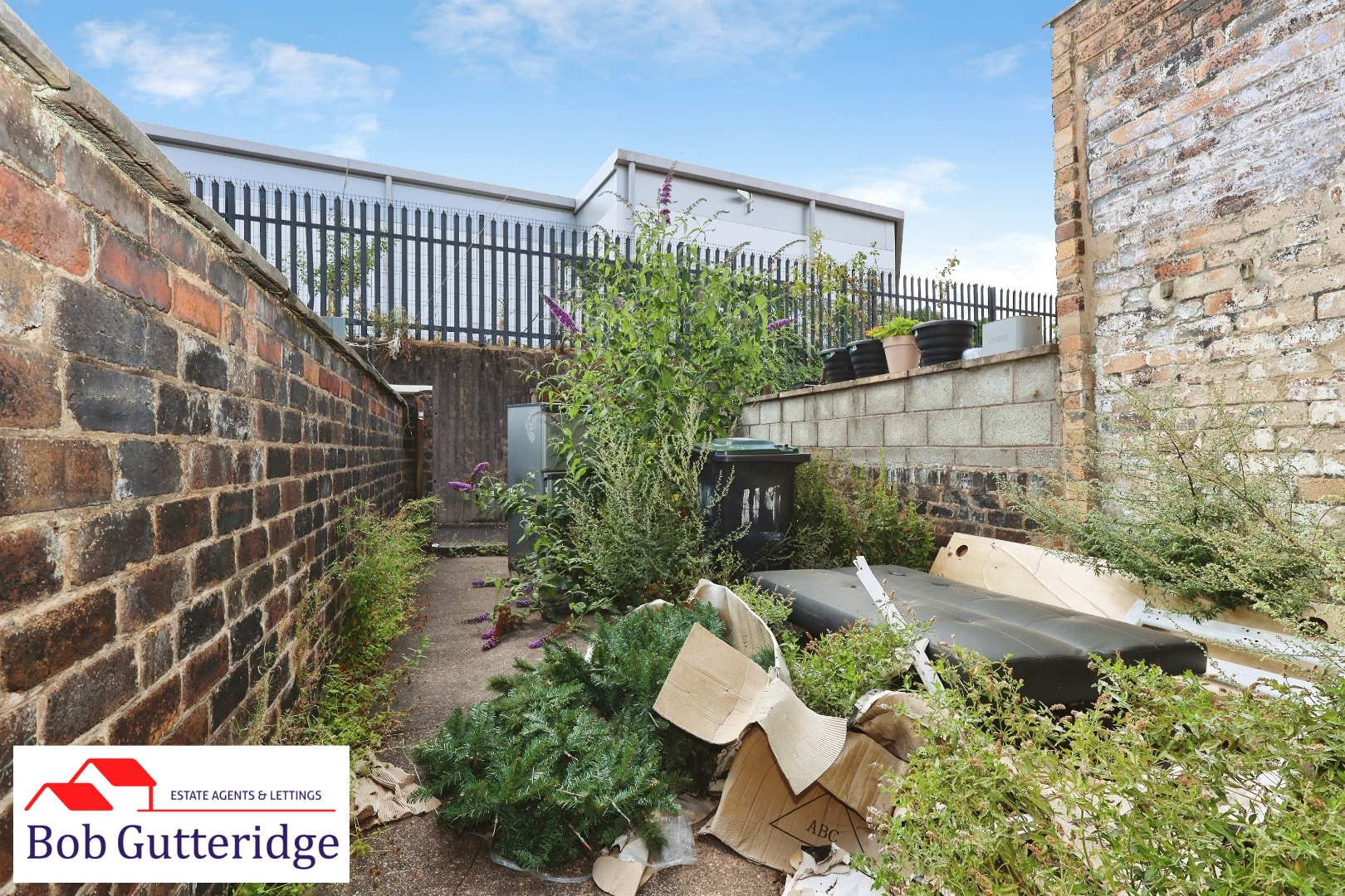 ENCLOSED REAR YARD